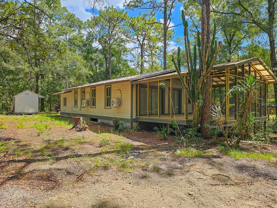 For Sale: $219,000 (2 beds, 1 baths, 816 Square Feet)