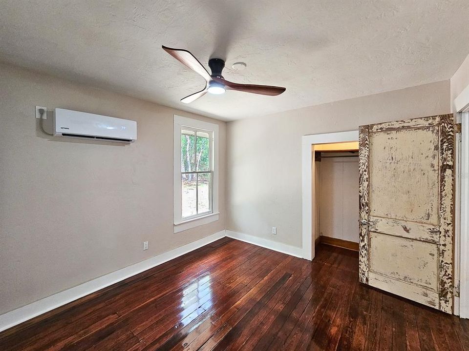 For Sale: $219,000 (2 beds, 1 baths, 816 Square Feet)