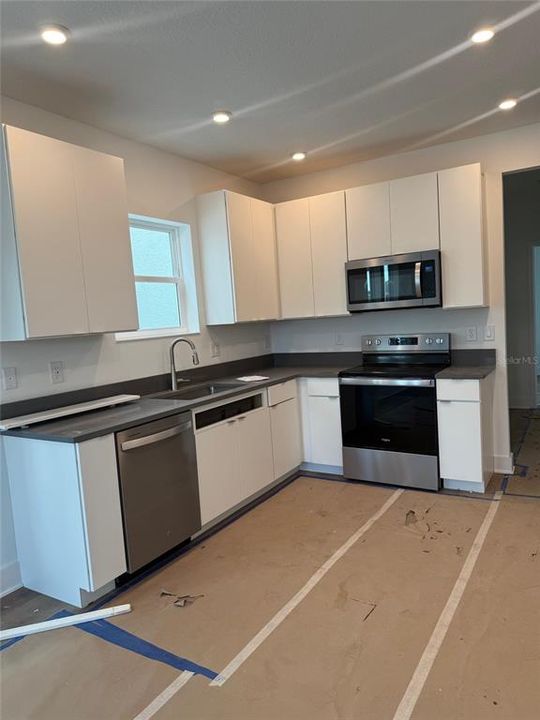 Active With Contract: $609,900 (4 beds, 4 baths, 1974 Square Feet)