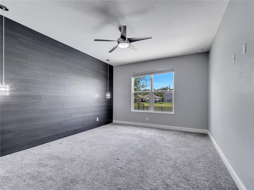 合同活跃: $544,999 (4 贝兹, 2 浴室, 2130 平方英尺)