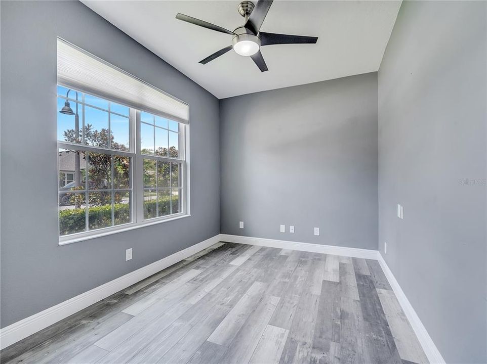 合同活跃: $544,999 (4 贝兹, 2 浴室, 2130 平方英尺)