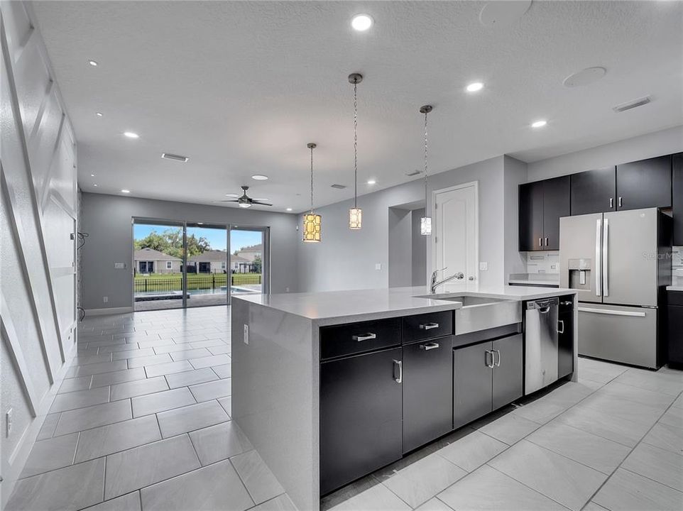 合同活跃: $544,999 (4 贝兹, 2 浴室, 2130 平方英尺)