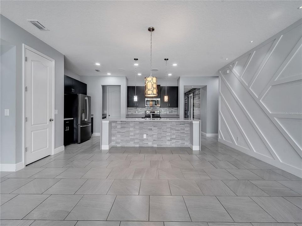 合同活跃: $544,999 (4 贝兹, 2 浴室, 2130 平方英尺)