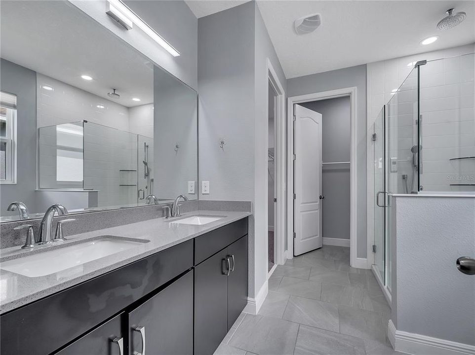 合同活跃: $544,999 (4 贝兹, 2 浴室, 2130 平方英尺)