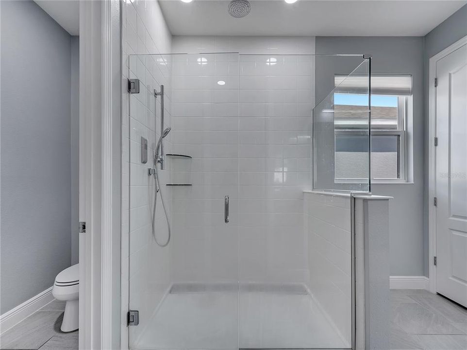 合同活跃: $544,999 (4 贝兹, 2 浴室, 2130 平方英尺)