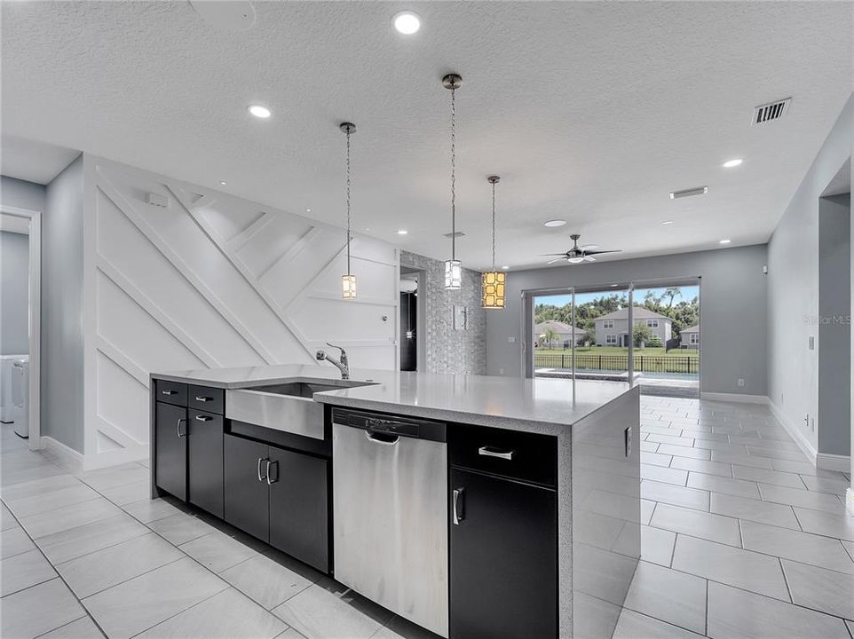 合同活跃: $544,999 (4 贝兹, 2 浴室, 2130 平方英尺)