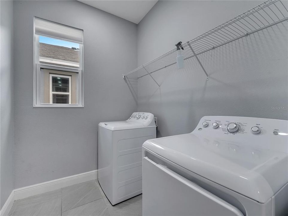 合同活跃: $544,999 (4 贝兹, 2 浴室, 2130 平方英尺)