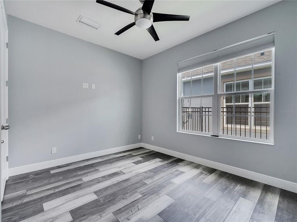 合同活跃: $544,999 (4 贝兹, 2 浴室, 2130 平方英尺)