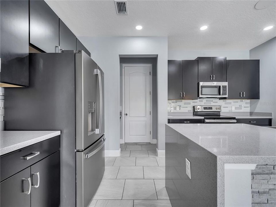 合同活跃: $544,999 (4 贝兹, 2 浴室, 2130 平方英尺)