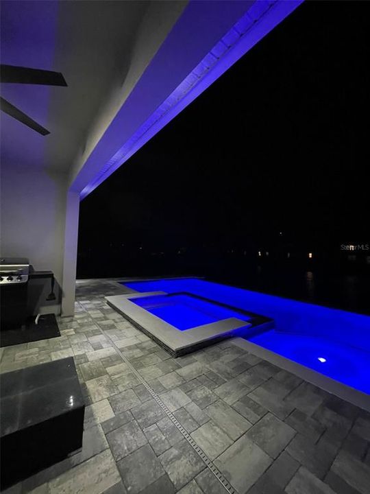 合同活跃: $544,999 (4 贝兹, 2 浴室, 2130 平方英尺)