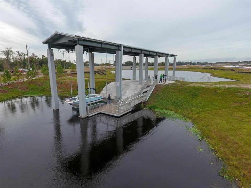 合同活跃: $544,999 (4 贝兹, 2 浴室, 2130 平方英尺)