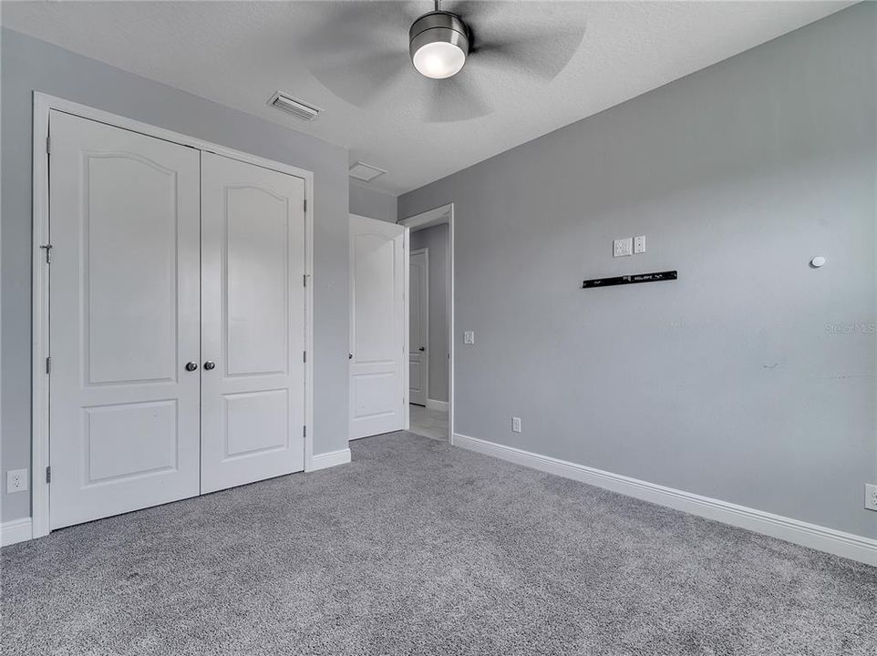 合同活跃: $544,999 (4 贝兹, 2 浴室, 2130 平方英尺)