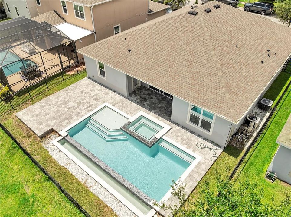 合同活跃: $544,999 (4 贝兹, 2 浴室, 2130 平方英尺)