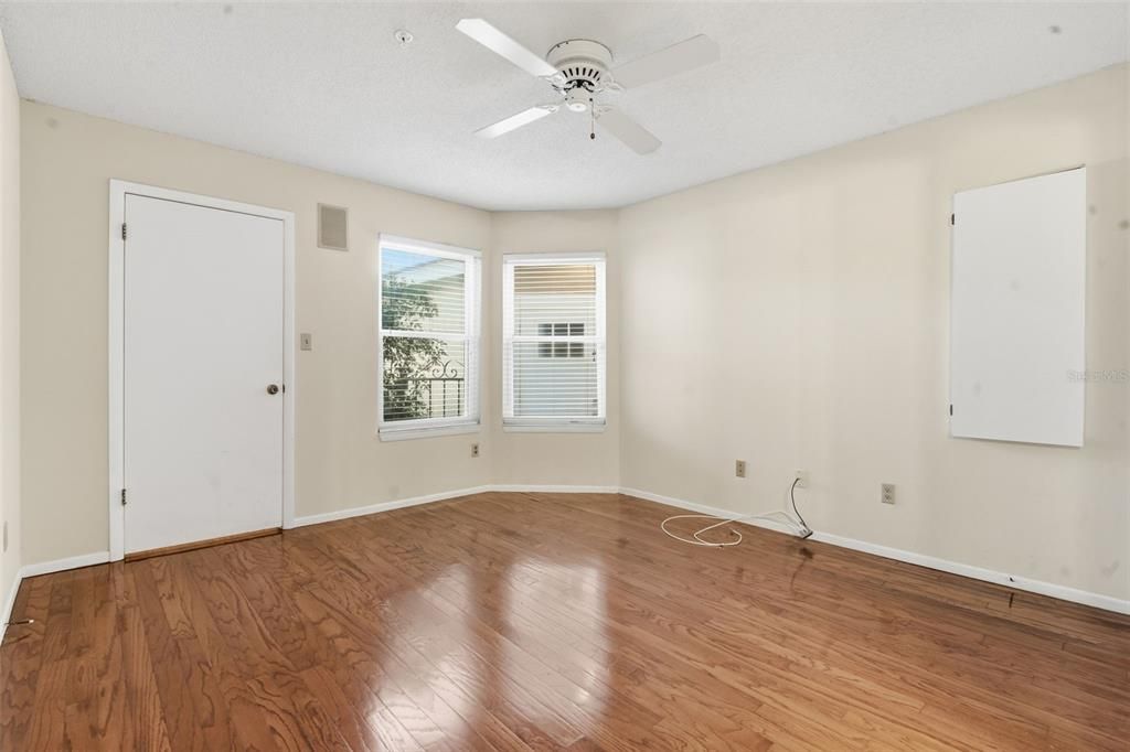 For Sale: $275,000 (3 beds, 2 baths, 1706 Square Feet)