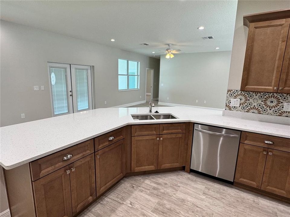 На продажу: $459,000 (4 спален, 3 ванн, 2280 Квадратных фут)