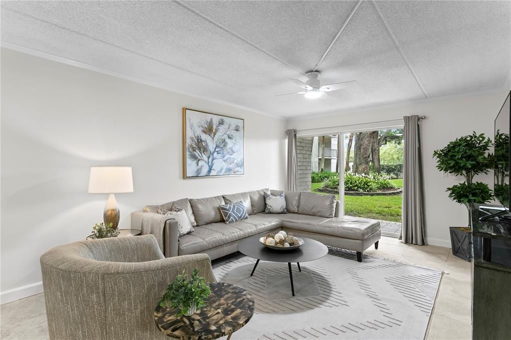 Под контрактом: $349,500 (2 спален, 2 ванн, 936 Квадратных фут)