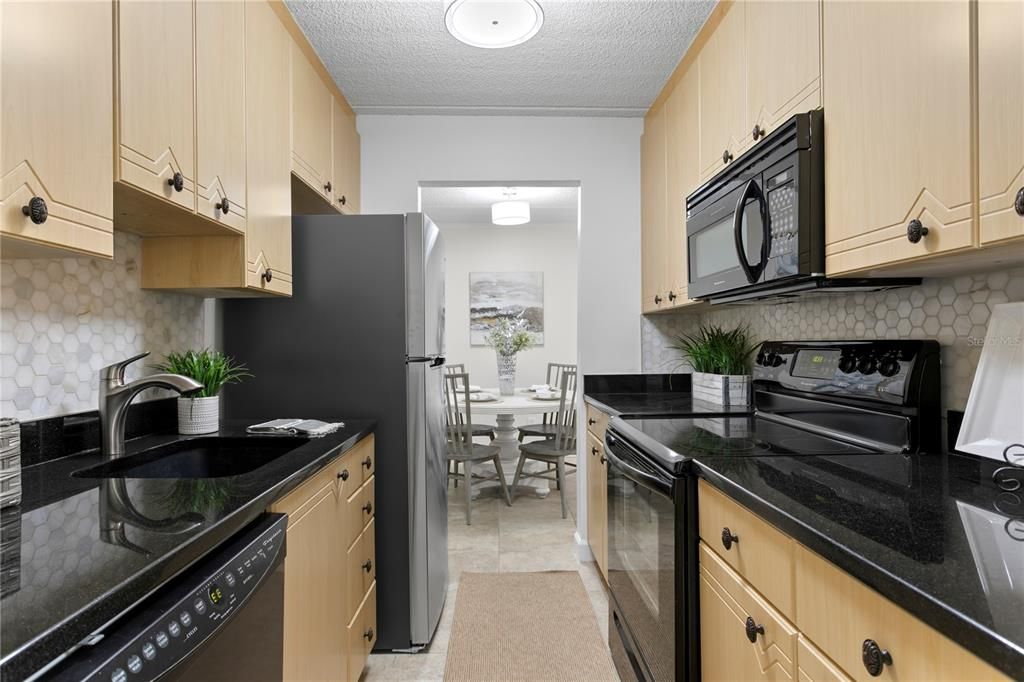 Под контрактом: $349,500 (2 спален, 2 ванн, 936 Квадратных фут)