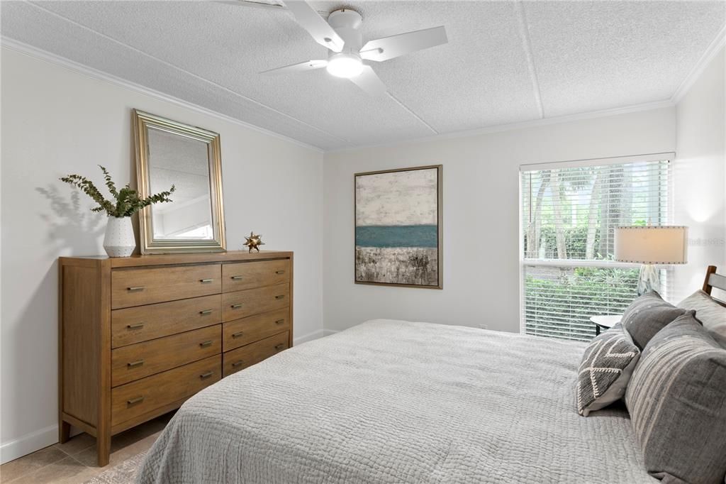 Под контрактом: $349,500 (2 спален, 2 ванн, 936 Квадратных фут)