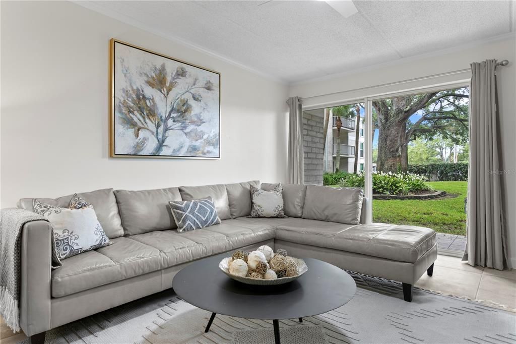 Под контрактом: $349,500 (2 спален, 2 ванн, 936 Квадратных фут)