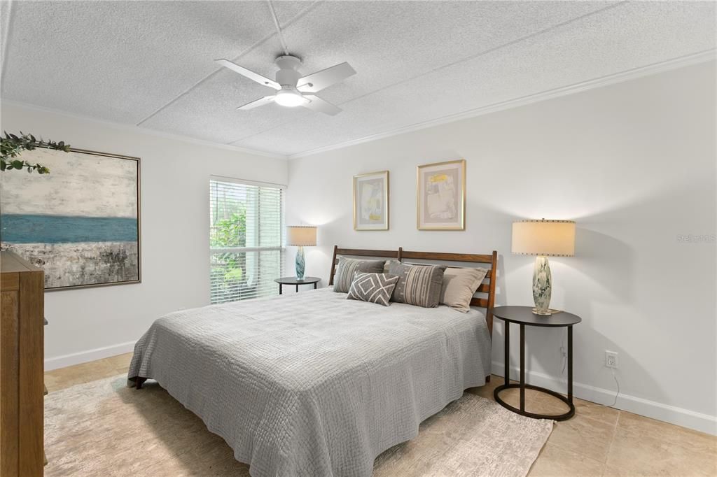 Под контрактом: $349,500 (2 спален, 2 ванн, 936 Квадратных фут)