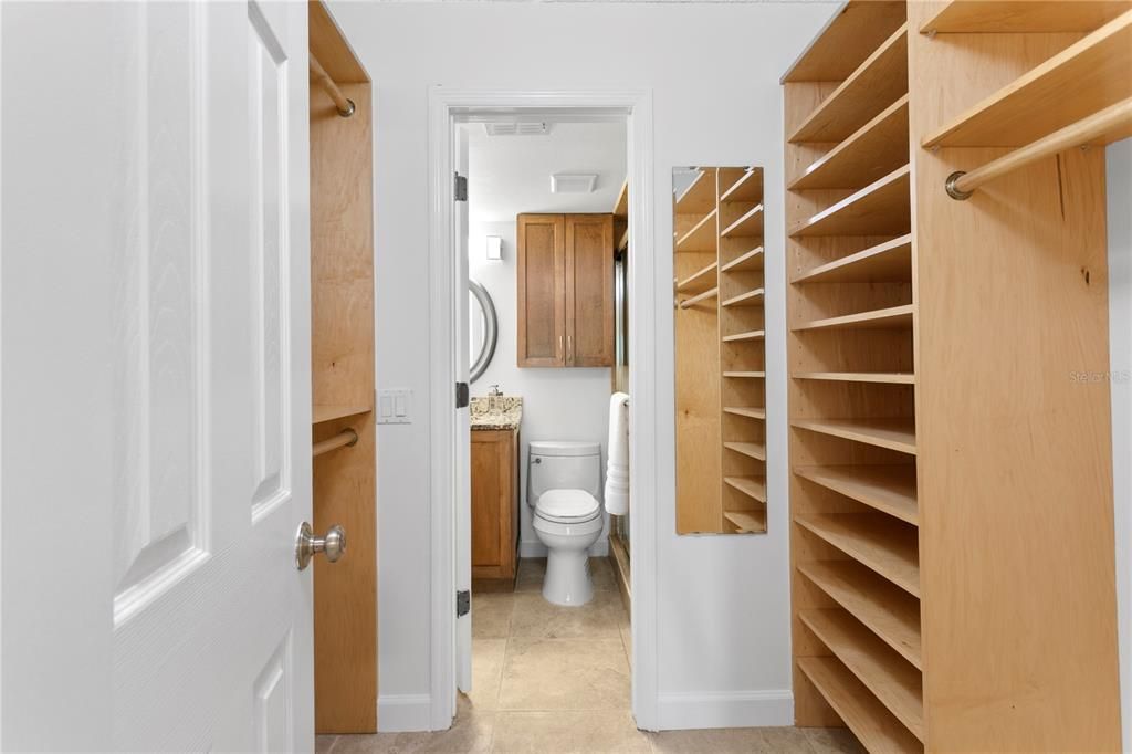 Под контрактом: $349,500 (2 спален, 2 ванн, 936 Квадратных фут)