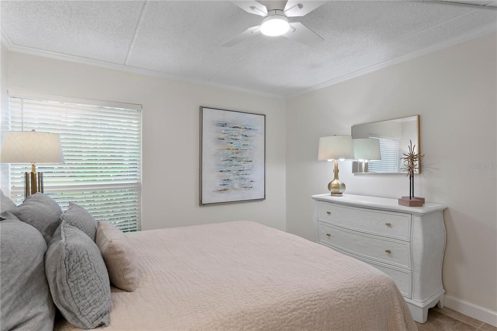 Под контрактом: $349,500 (2 спален, 2 ванн, 936 Квадратных фут)