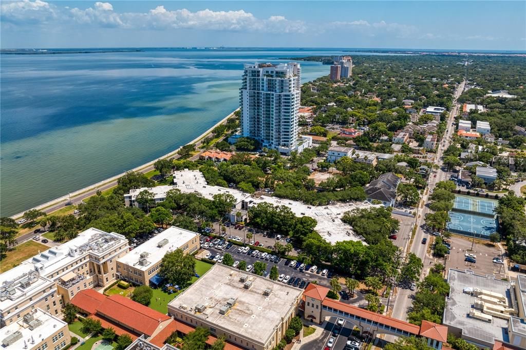 Под контрактом: $349,500 (2 спален, 2 ванн, 936 Квадратных фут)