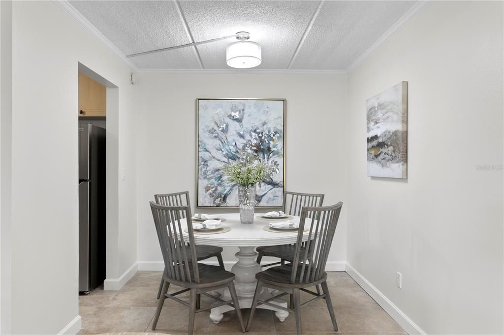 Под контрактом: $349,500 (2 спален, 2 ванн, 936 Квадратных фут)