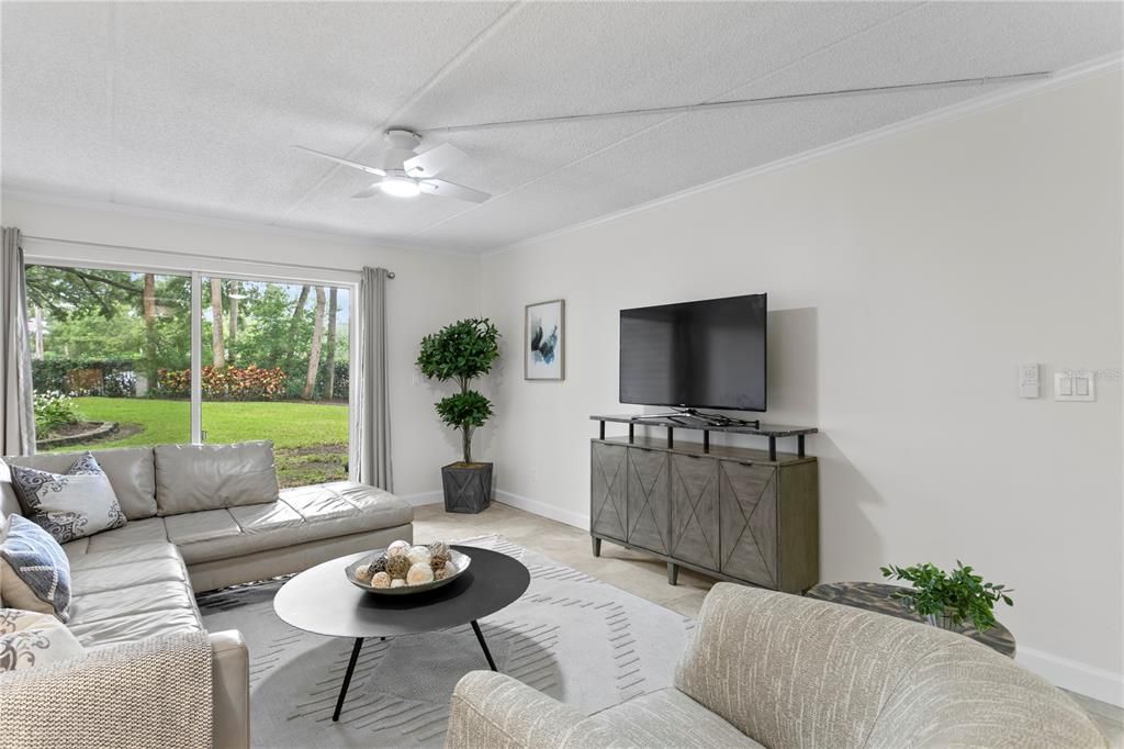 Под контрактом: $349,500 (2 спален, 2 ванн, 936 Квадратных фут)