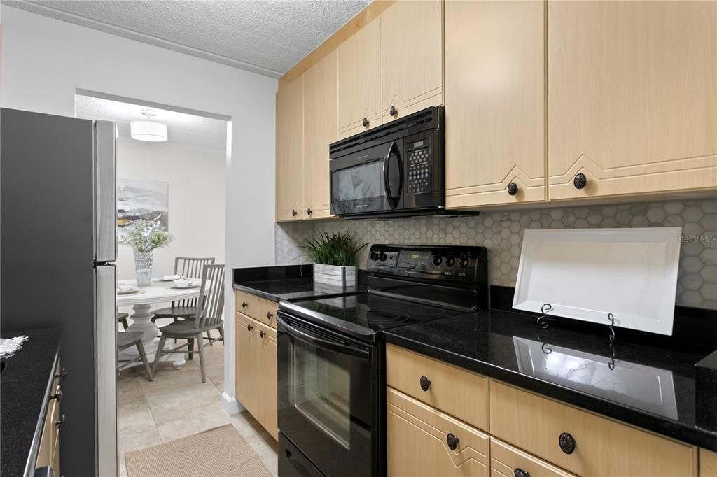 Под контрактом: $349,500 (2 спален, 2 ванн, 936 Квадратных фут)