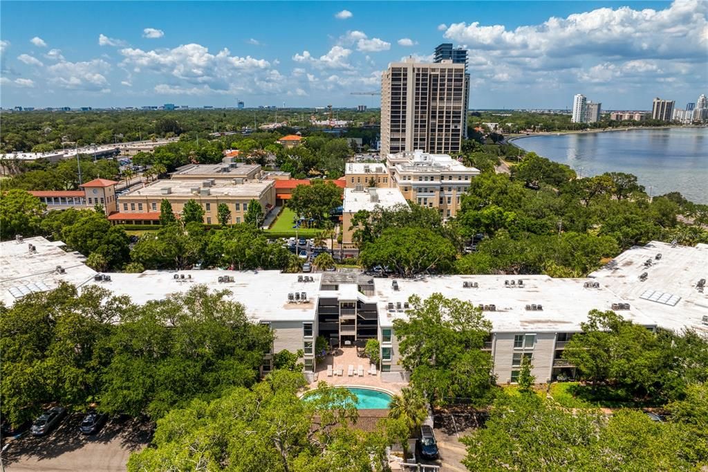 Под контрактом: $349,500 (2 спален, 2 ванн, 936 Квадратных фут)