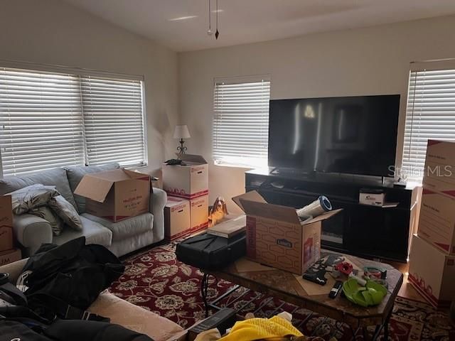 Под контрактом: $215,000 (2 спален, 2 ванн, 1272 Квадратных фут)