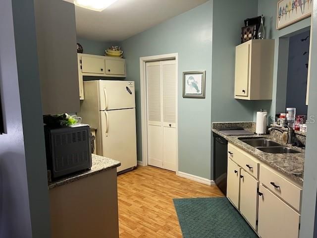 Под контрактом: $215,000 (2 спален, 2 ванн, 1272 Квадратных фут)