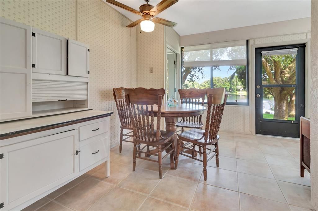 На продажу: $674,000 (3 спален, 2 ванн, 2035 Квадратных фут)