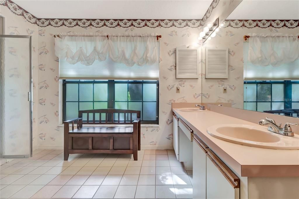 На продажу: $674,000 (3 спален, 2 ванн, 2035 Квадратных фут)