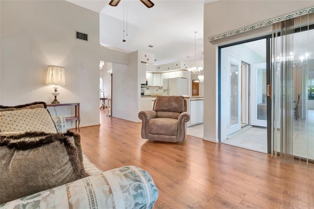 На продажу: $674,000 (3 спален, 2 ванн, 2035 Квадратных фут)