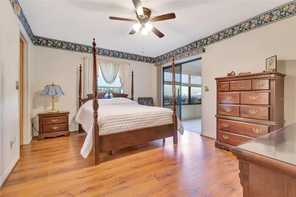 На продажу: $674,000 (3 спален, 2 ванн, 2035 Квадратных фут)