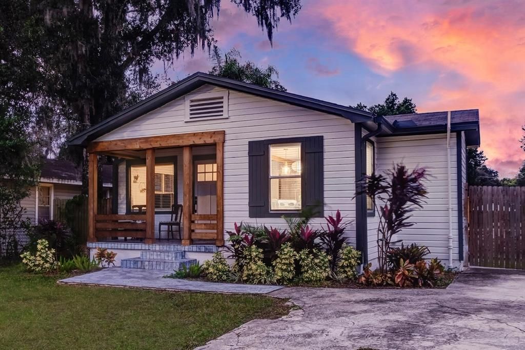 Recently Rented: $2,900 (3 beds, 2 baths, 1283 Square Feet)