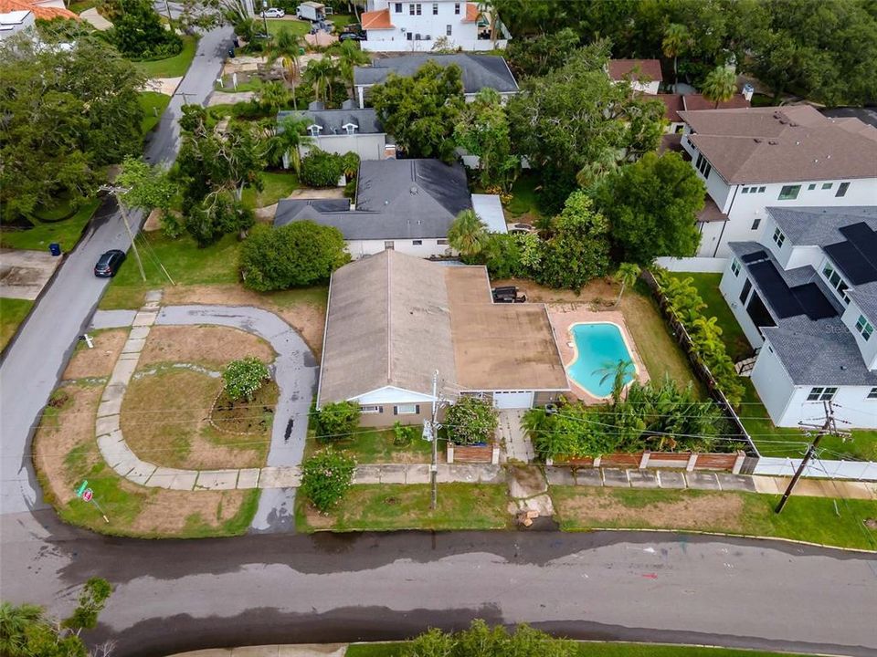 Под контрактом: $850,000 (3 спален, 2 ванн, 2112 Квадратных фут)