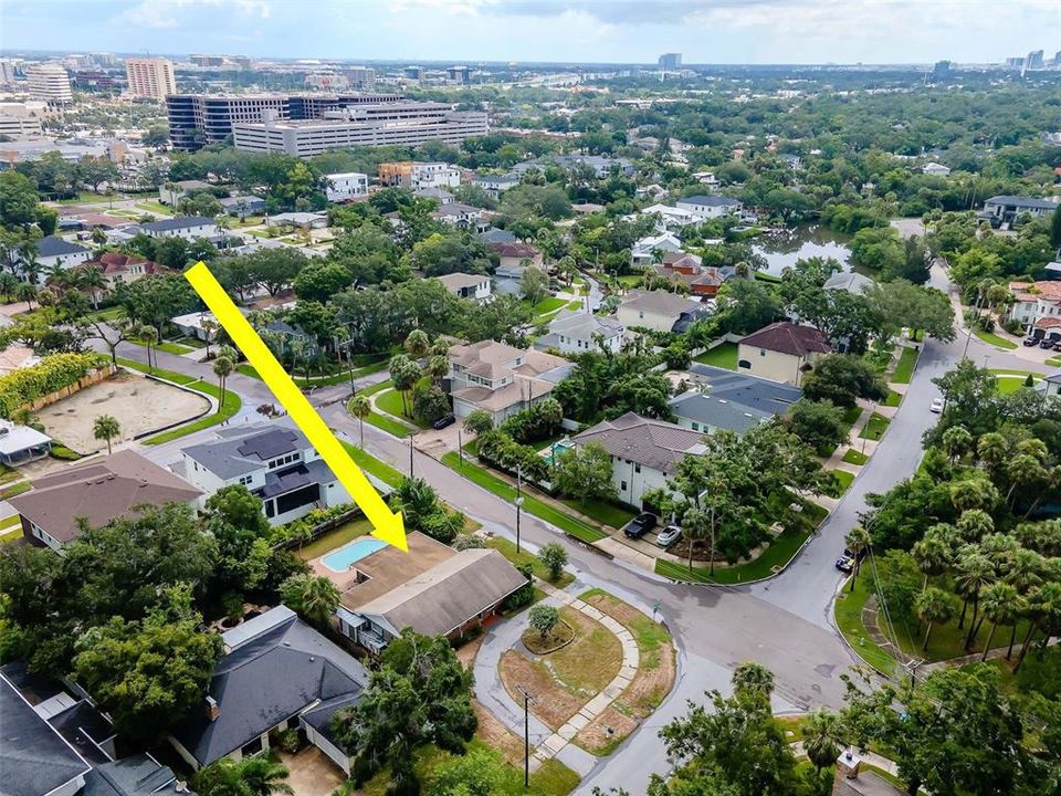 Под контрактом: $850,000 (3 спален, 2 ванн, 2112 Квадратных фут)