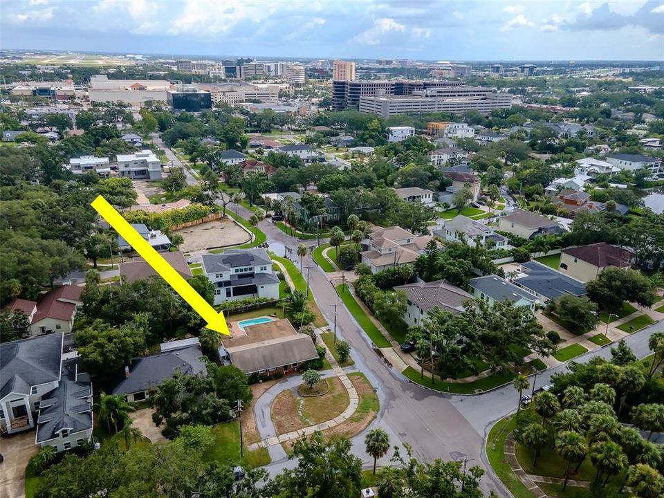 Под контрактом: $850,000 (3 спален, 2 ванн, 2112 Квадратных фут)