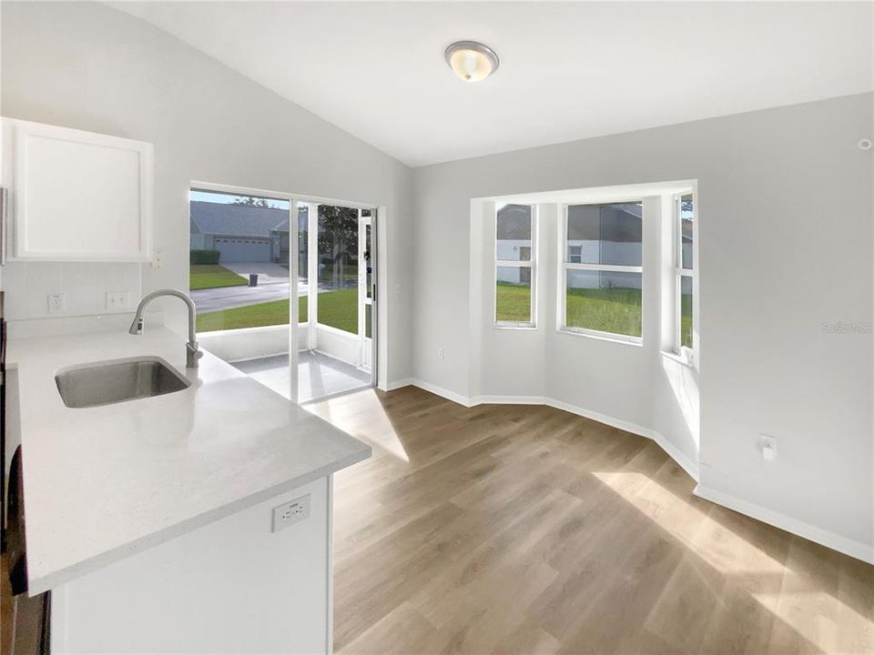 合同活跃: $234,000 (3 贝兹, 2 浴室, 1387 平方英尺)