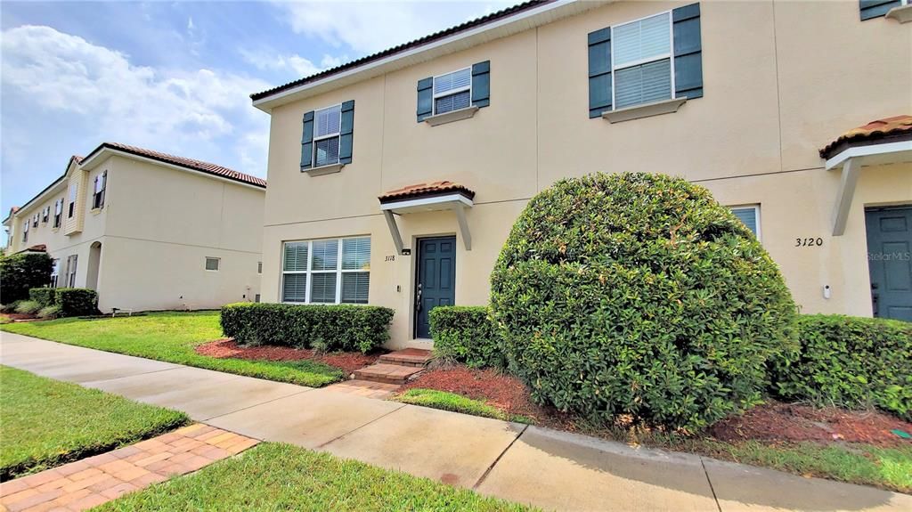 Recently Rented: $2,250 (3 beds, 2 baths, 1584 Square Feet)