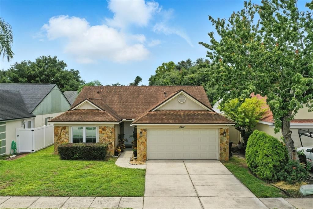 最近售出: $350,000 (3 贝兹, 2 浴室, 1408 平方英尺)