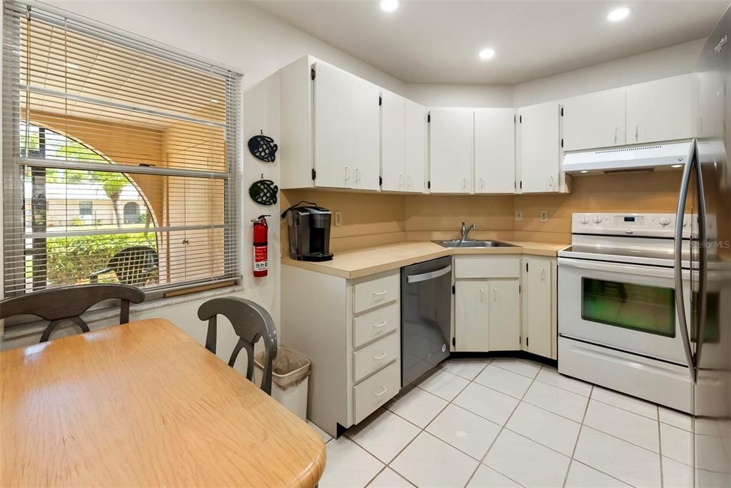 For Sale: $150,000 (2 beds, 2 baths, 1290 Square Feet)