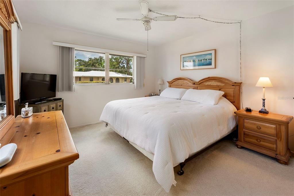 For Sale: $150,000 (2 beds, 2 baths, 1290 Square Feet)