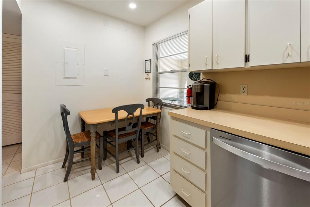 For Sale: $150,000 (2 beds, 2 baths, 1290 Square Feet)