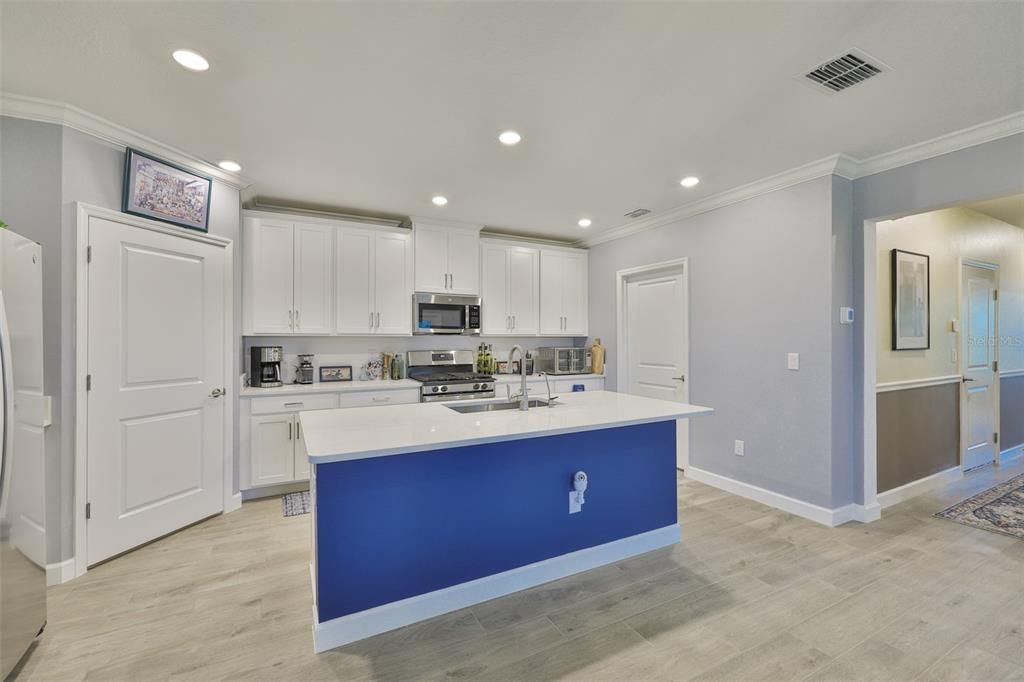 For Sale: $310,000 (2 beds, 2 baths, 1614 Square Feet)