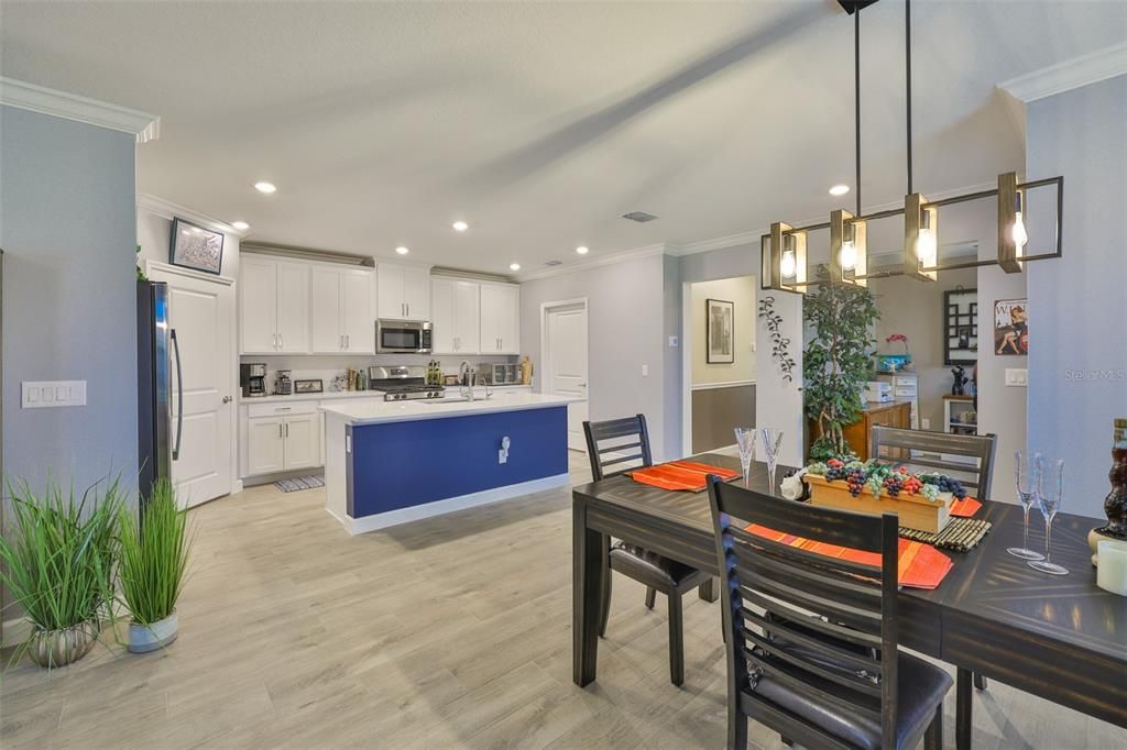 For Sale: $310,000 (2 beds, 2 baths, 1614 Square Feet)