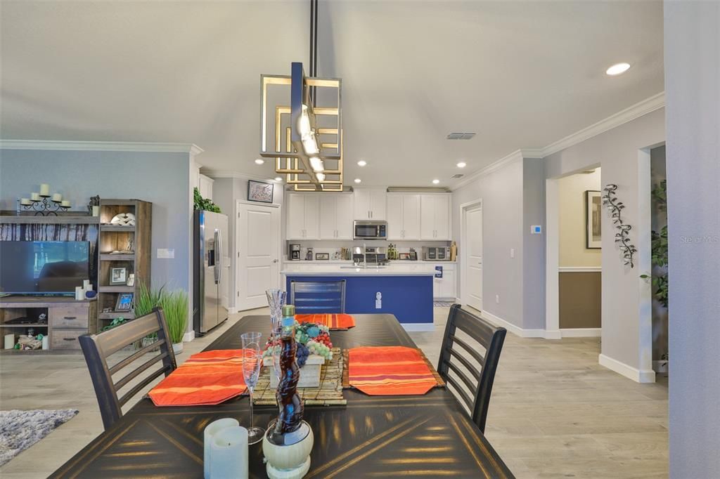 For Sale: $310,000 (2 beds, 2 baths, 1614 Square Feet)